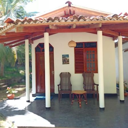 Peacock Garden Acomodação com café da manhã Tangalle Exterior foto