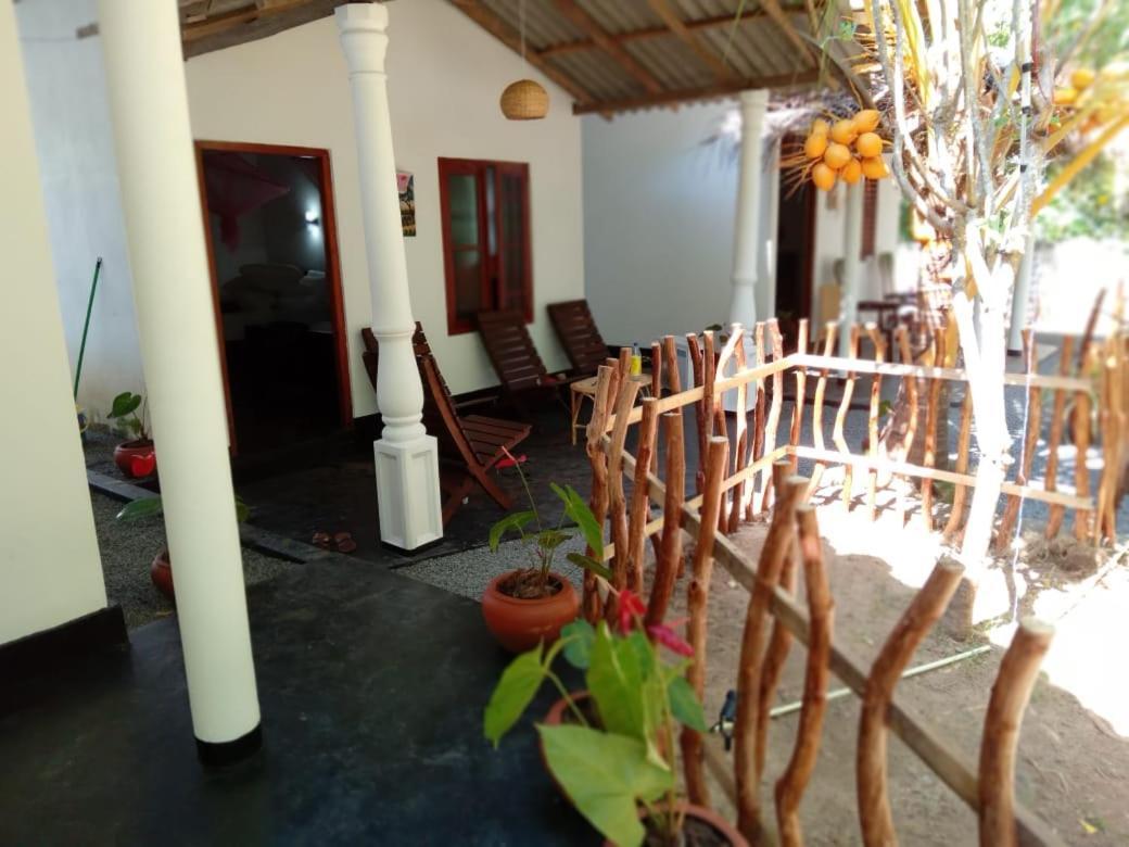 Peacock Garden Acomodação com café da manhã Tangalle Exterior foto